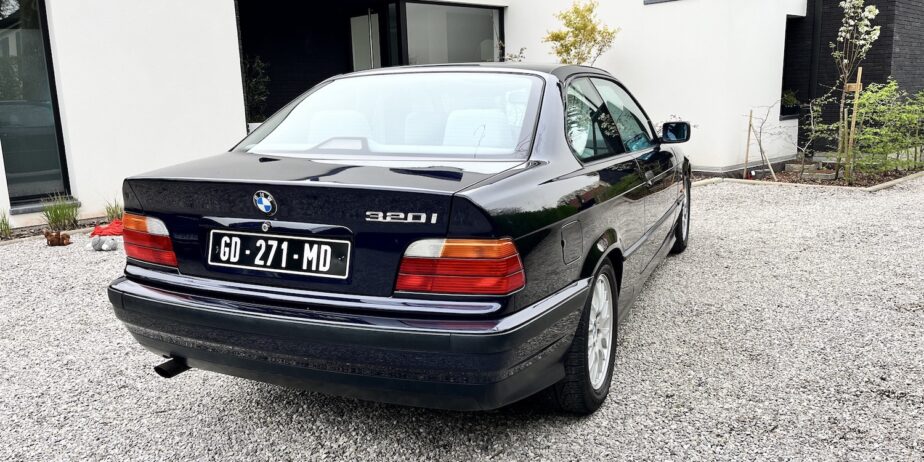 BMW E36 coupe 320 ia worldline