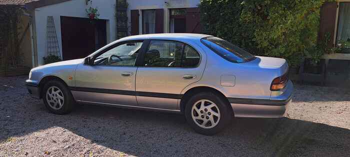 Nissan Maxima 2 litres v6